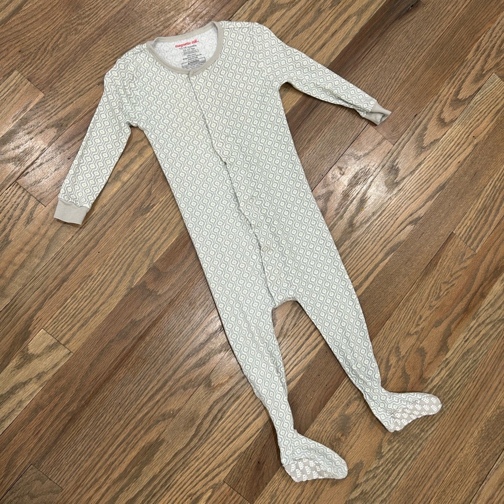 Magnetic me footie pajamas - size 12-18 months. Gray/white/green geometric